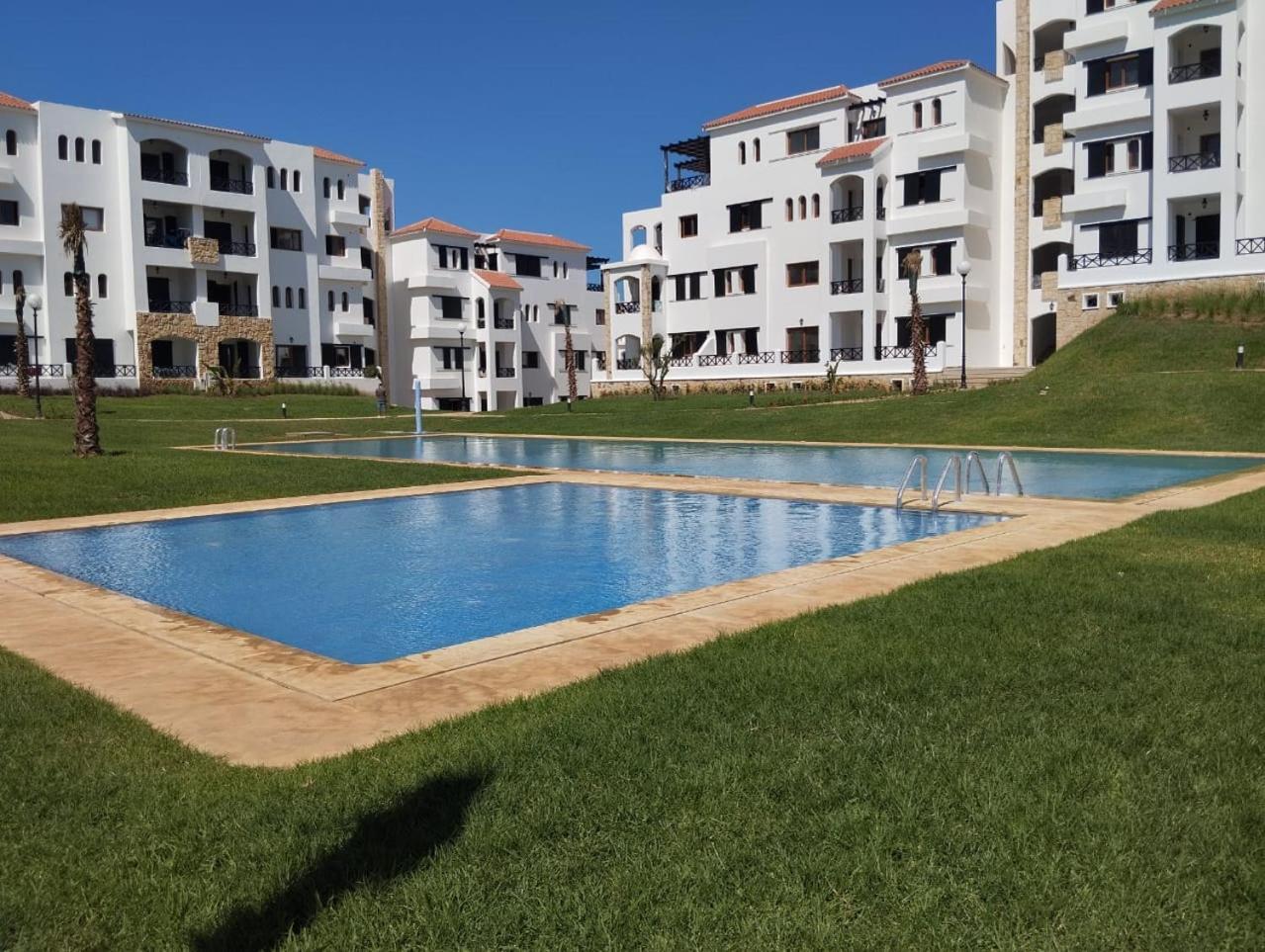 מדיק Lilac'S Garden Vue Piscine מראה חיצוני תמונה
