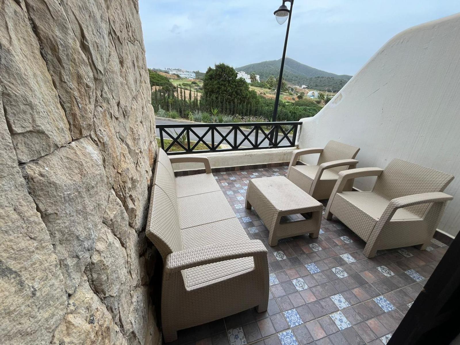 מדיק Lilac'S Garden Vue Piscine מראה חיצוני תמונה