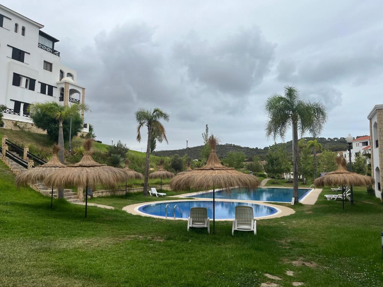מדיק Lilac'S Garden Vue Piscine מראה חיצוני תמונה