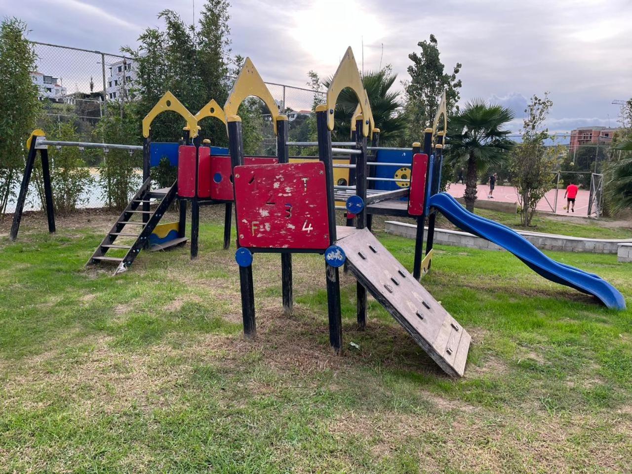 מדיק Lilac'S Garden Vue Piscine מראה חיצוני תמונה