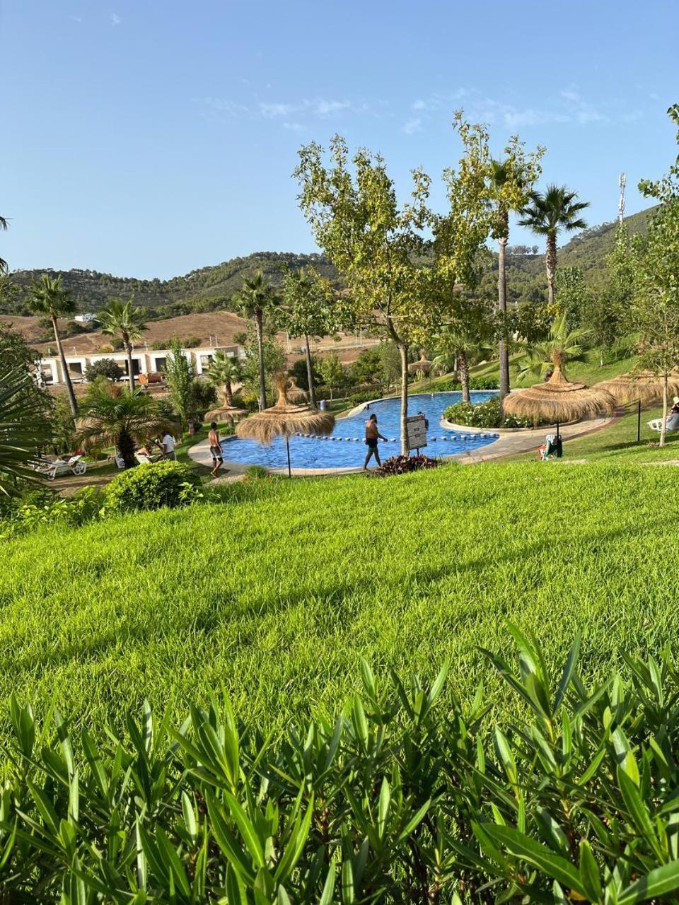 מדיק Lilac'S Garden Vue Piscine מראה חיצוני תמונה
