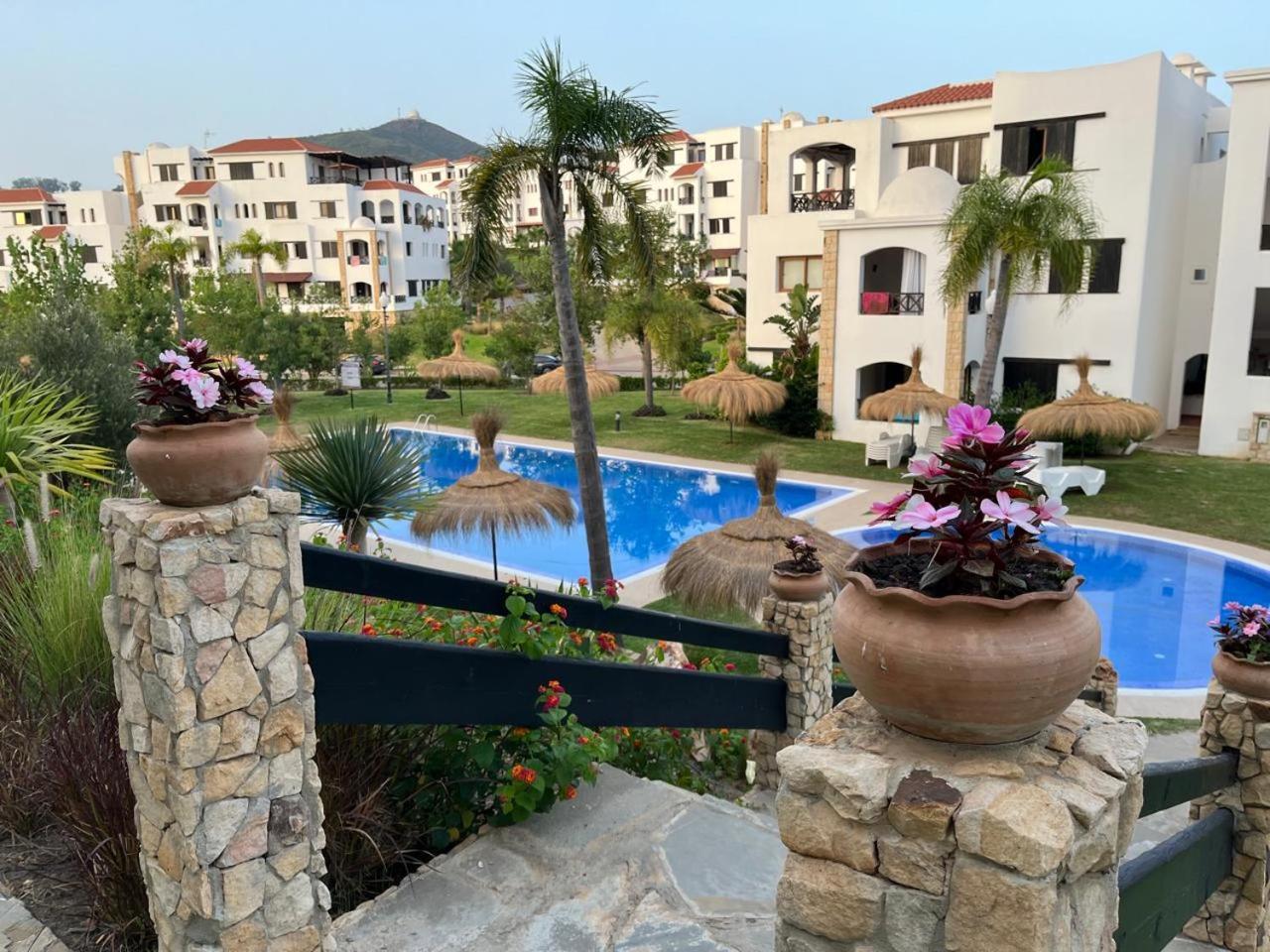 מדיק Lilac'S Garden Vue Piscine חדר תמונה