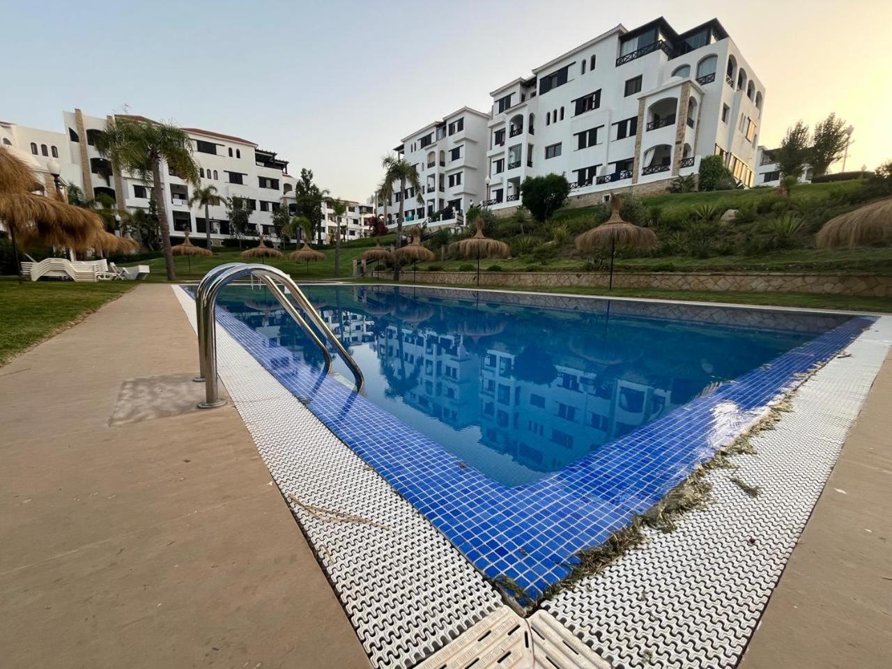 מדיק Lilac'S Garden Vue Piscine מראה חיצוני תמונה